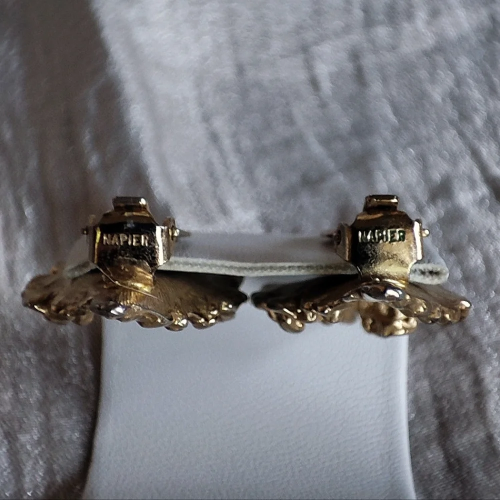 Napier Vintage Signed Brushed Leaf Leaves Gold Tone Ruffled Edge Clip Earrings